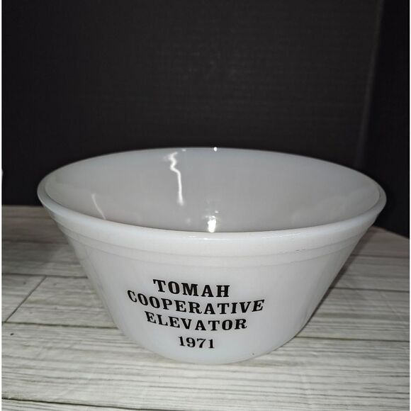 TOMAH CO-OP ELEVATOR TOMAH Wisconsin 1971 & 1972 Milkglass Advertising Bowls - Picture 6 of 10